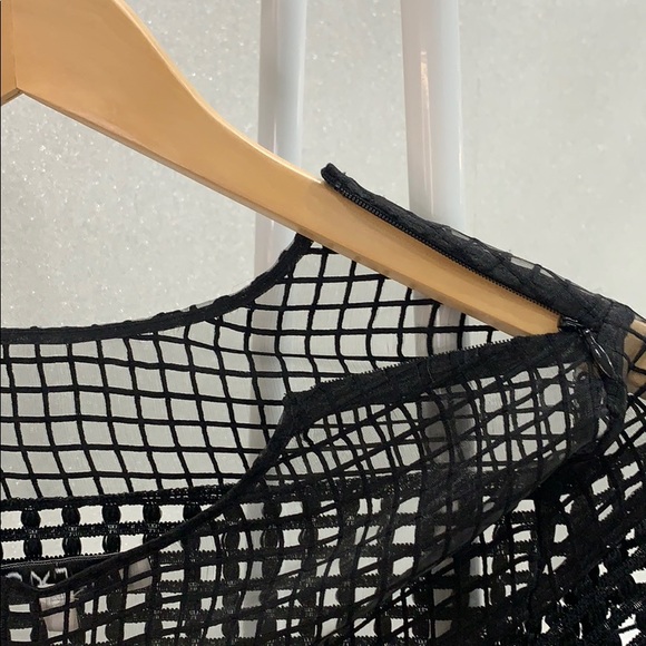 Alexis // Black & White Top - Picture 7 of 7